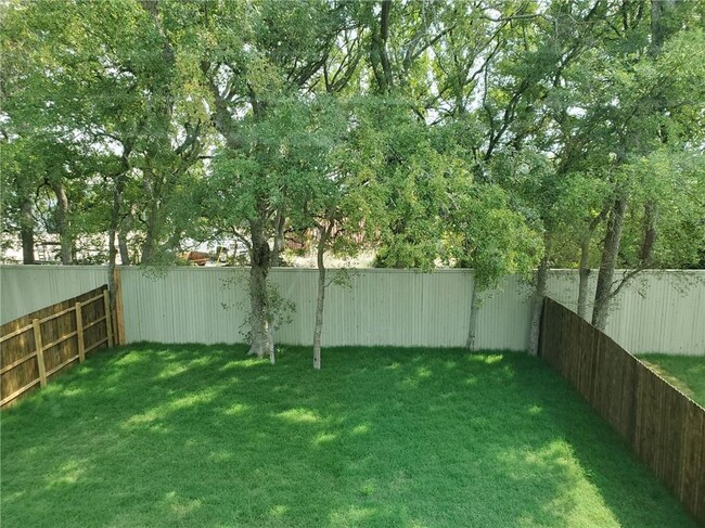 Building Photo - 409 La Dera Dr