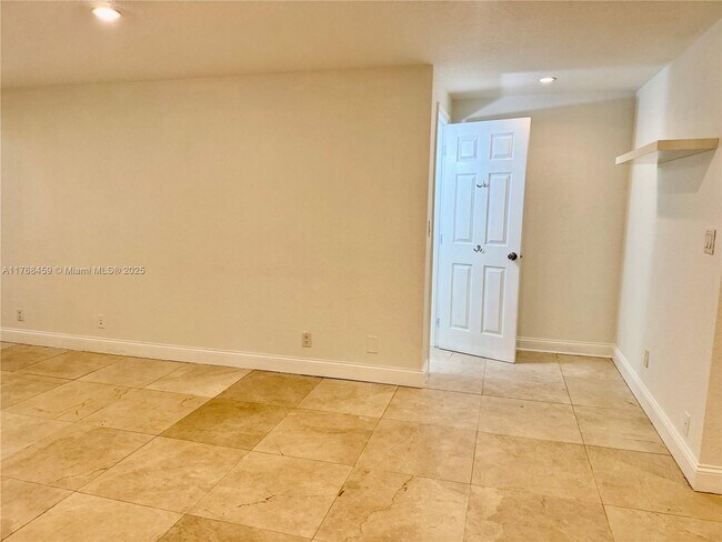 Building Photo - 119 Gardens Dr