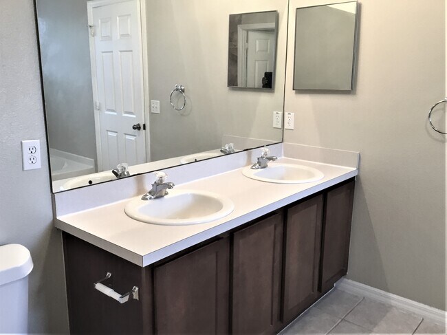 Building Photo - 140 Wilson Bay Court