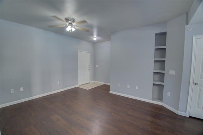 Building Photo - 2320 Gracy Farms Ln