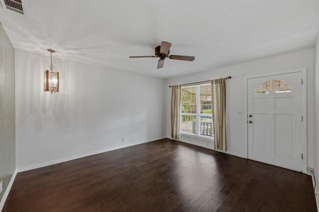 Building Photo - 5704 Cedardale Dr