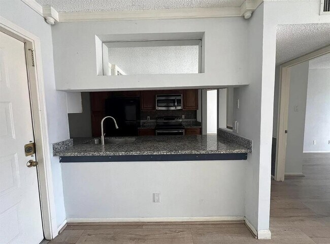 Building Photo - 2830 S Bartell Dr
