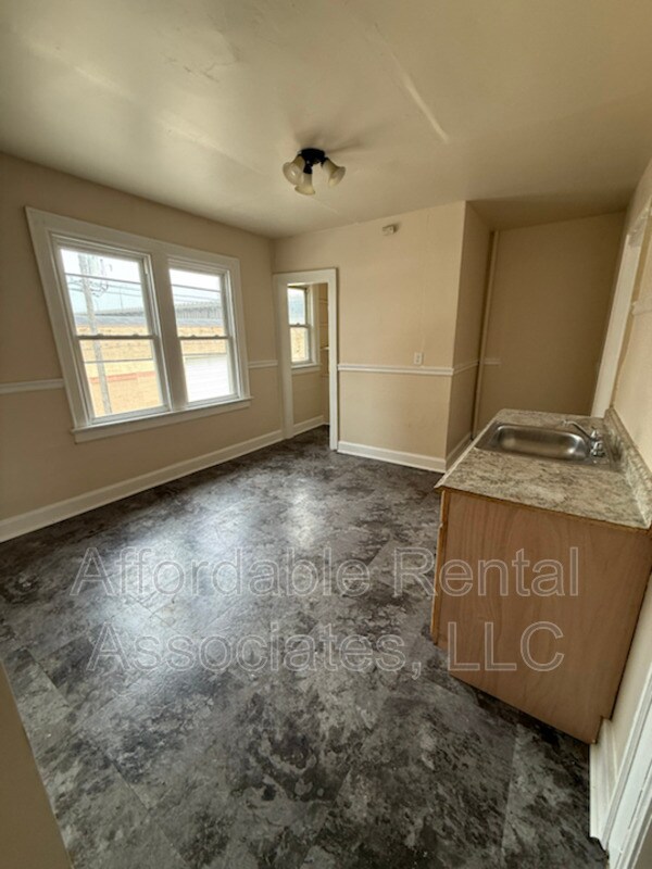 Primary Photo - 3529 W Pierce St