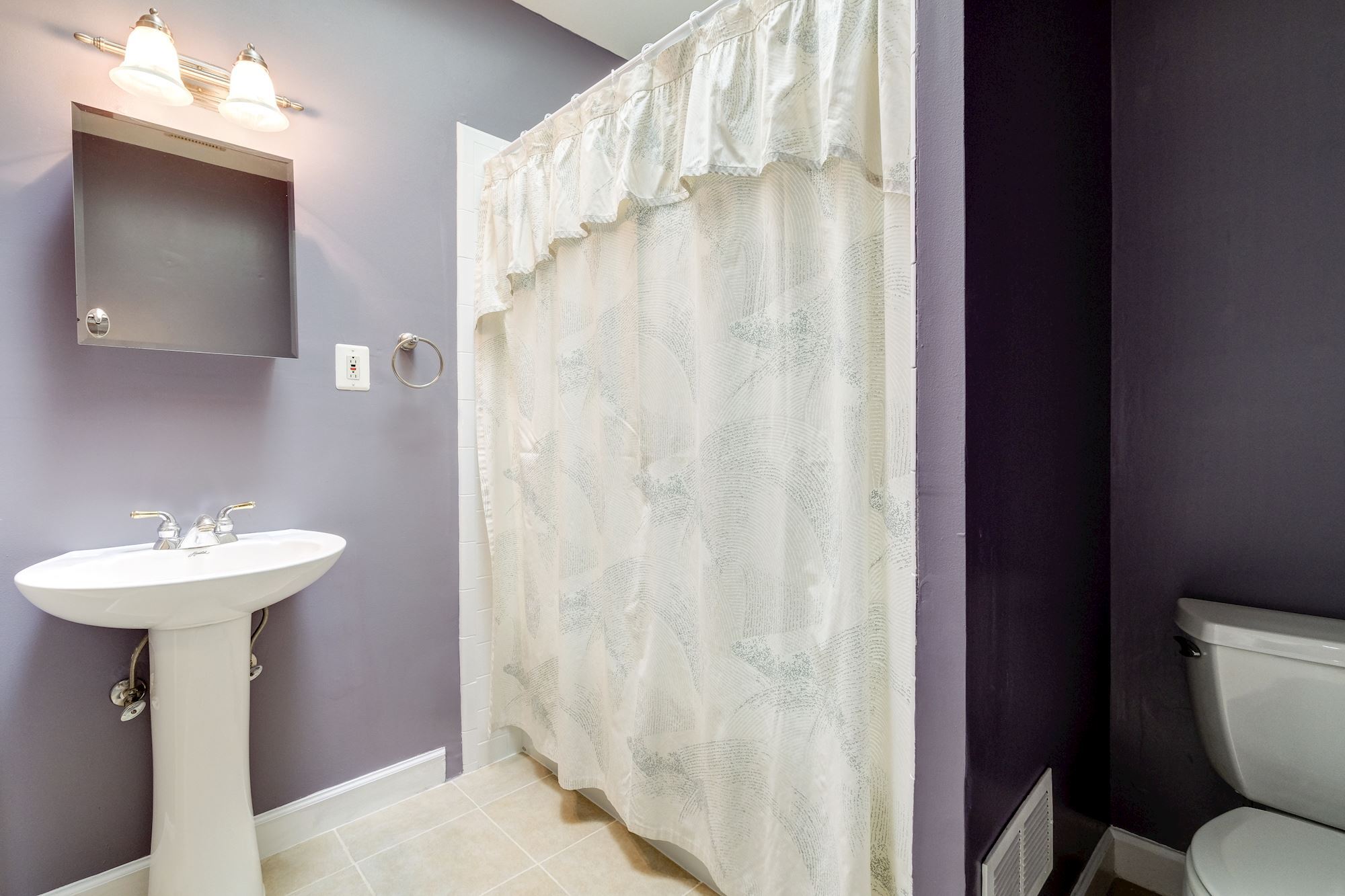 UPPER BATH 1 - 450 Randolph St NW