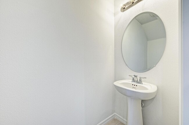 Building Photo - 6354 Fairmont Ln