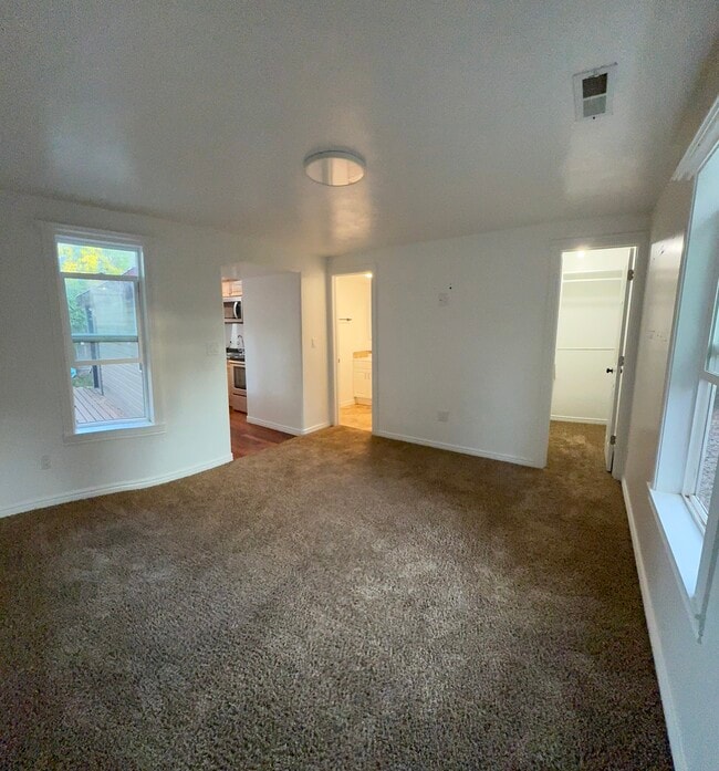 Building Photo - 370.5 H St