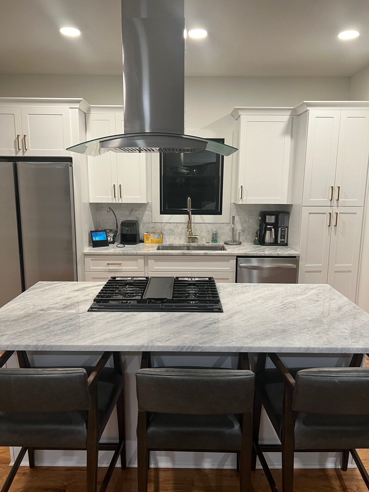 Kitchen (Island / Appliances) - 1258 1st Ave S