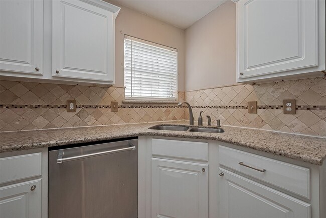 Building Photo - 1523 Brook Grove Dr