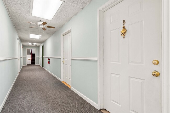 Building Photo - 305 Pine St