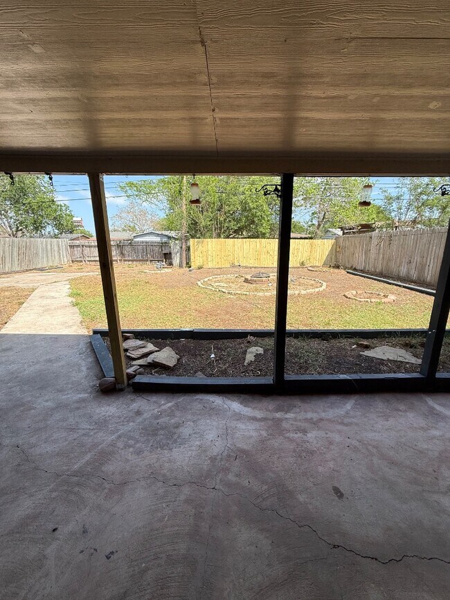 Building Photo - 1126 Stratton Dr