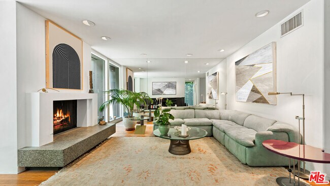 Building Photo - 853 S Bundy Dr