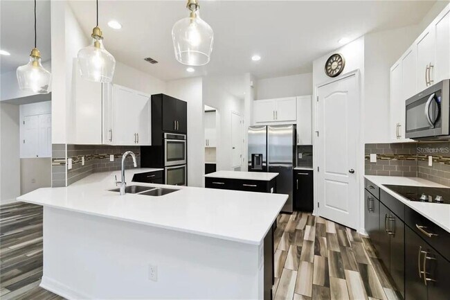 Building Photo - 10466 Siddington Dr