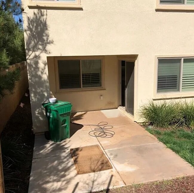Building Photo - Welcome Home! Gated Estrella Community!