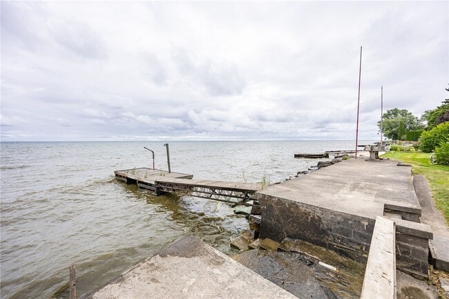 Building Photo - 200 Lakeshore Dr