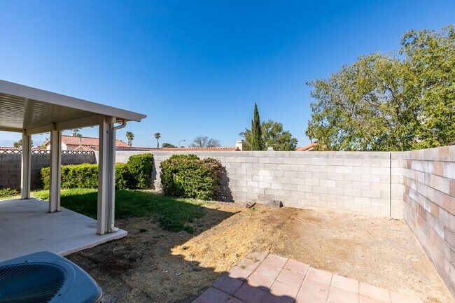 Building Photo - AVAILABLE 1/1/26- Beautiful 3-Bedroom, 2-Bathroom Home in Green Valley