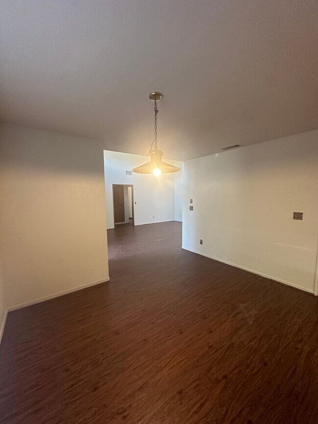 Building Photo - 4703 W Cypress Ave