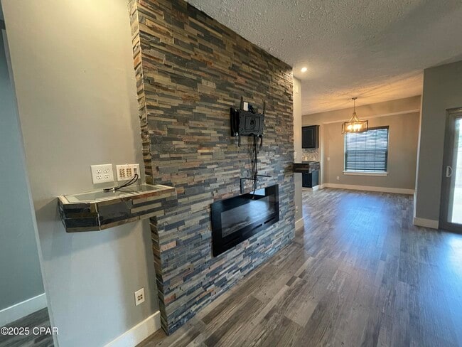 Building Photo - 5307 Seneca Ln