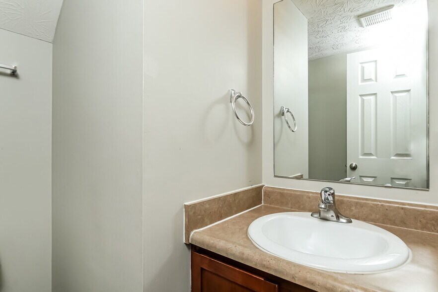 Building Photo - 1396 Pencross Ln