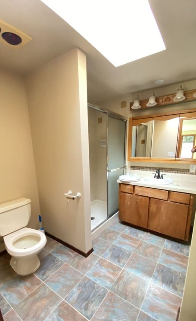 Building Photo - Spacious Four bedroom home in Post Falls