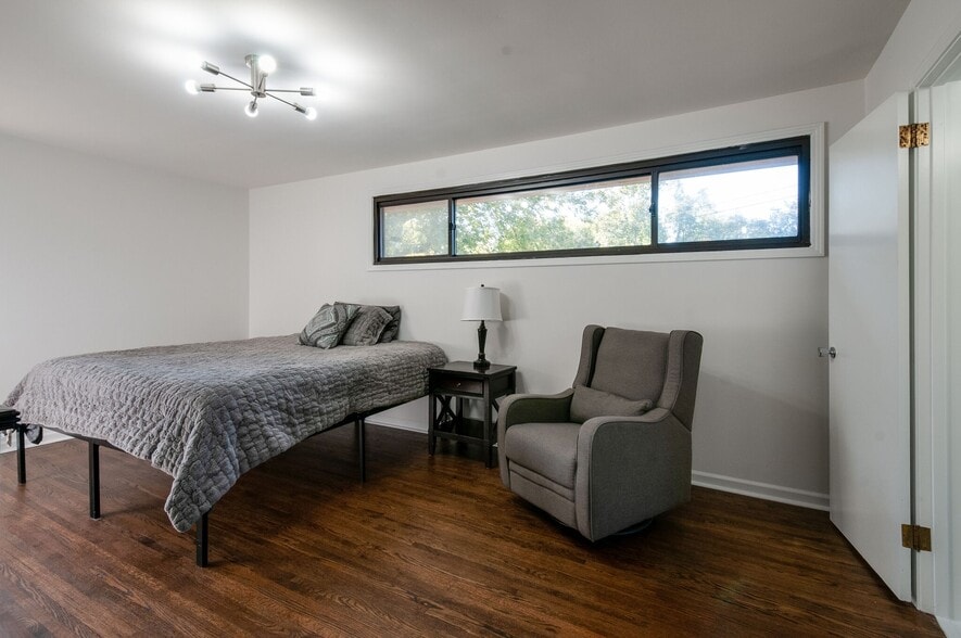 Master Bedroom 1 - upstairs - 930 Havenhill Dr