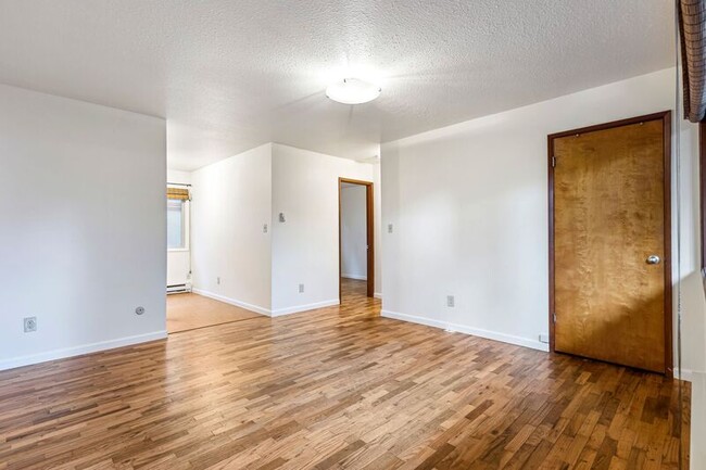Building Photo - 121A SE 30th Pl