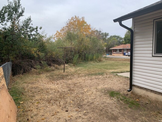 Building Photo - 651 Chester St