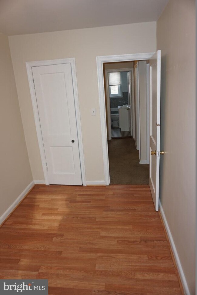 Building Photo - 4926 Edgemere Ave