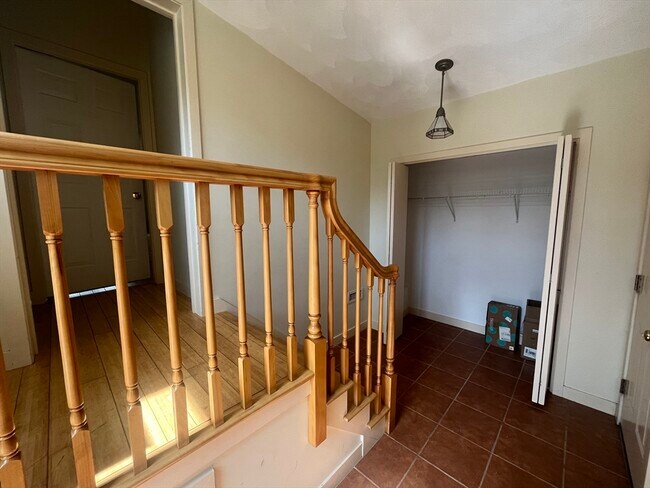 Building Photo - 3 Robinson Dr