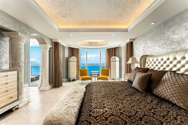 Building Photo - 5025 Collins Ave