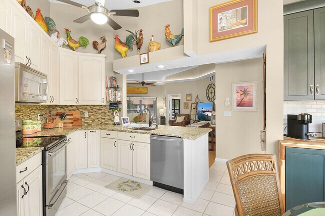 Building Photo - 6040 SE Martinique Dr