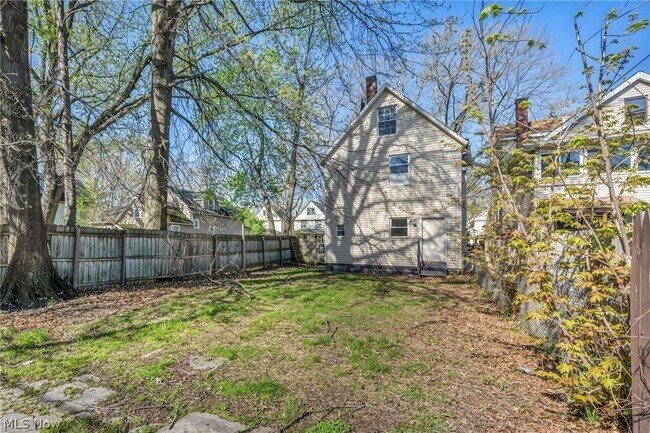 Building Photo - 2049 W 85th St