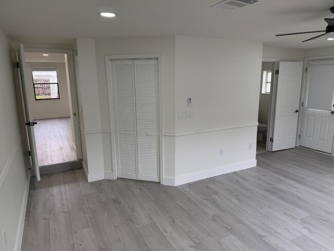 Building Photo - 539 Sunset Blvd