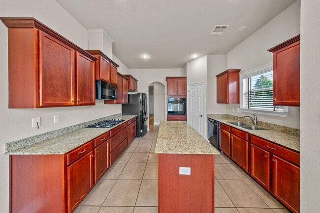 Building Photo - 3 Bedroom House in Ascension