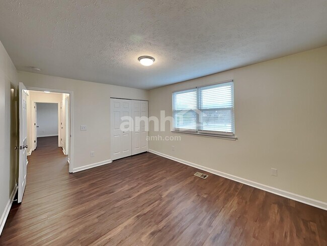 Building Photo - 112 Bradford Cir