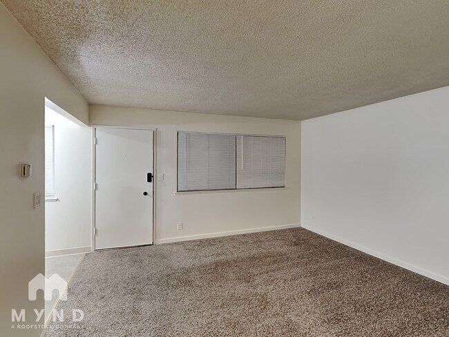 Building Photo - 870 Burbank Dr