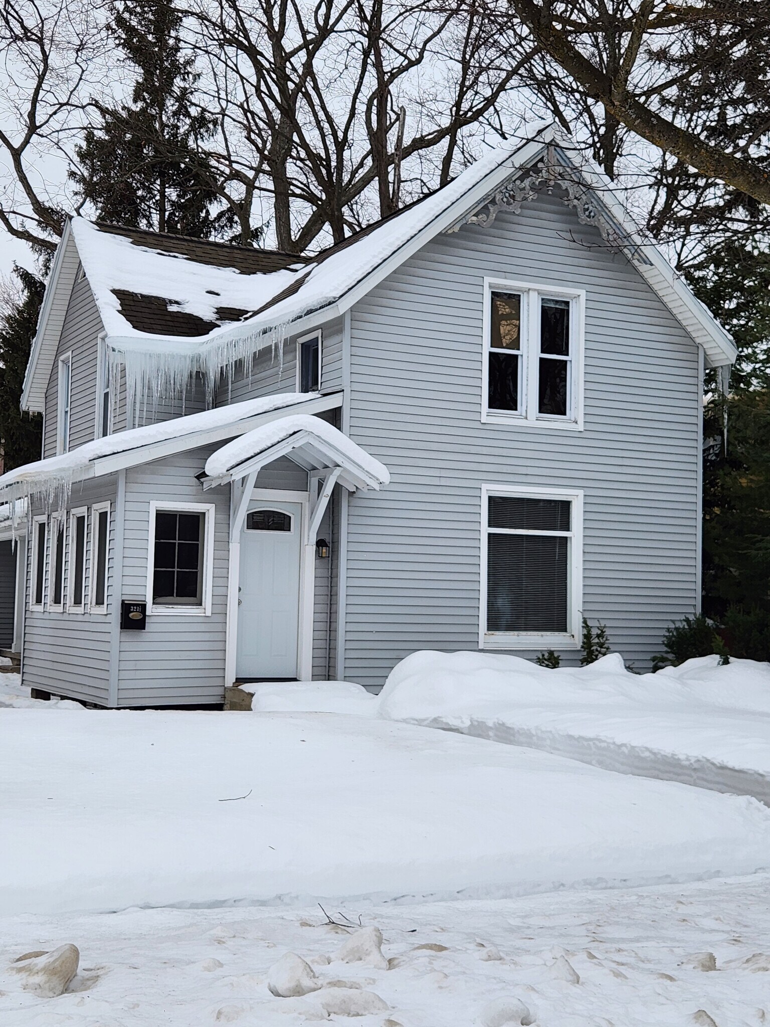 Building Photo - 321 W Eighth St