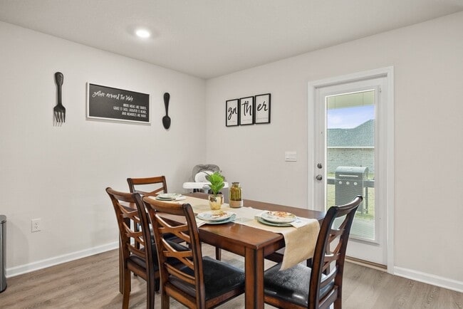 Building Photo - 4/2 Stunning Brick Home with community pool in Crestview