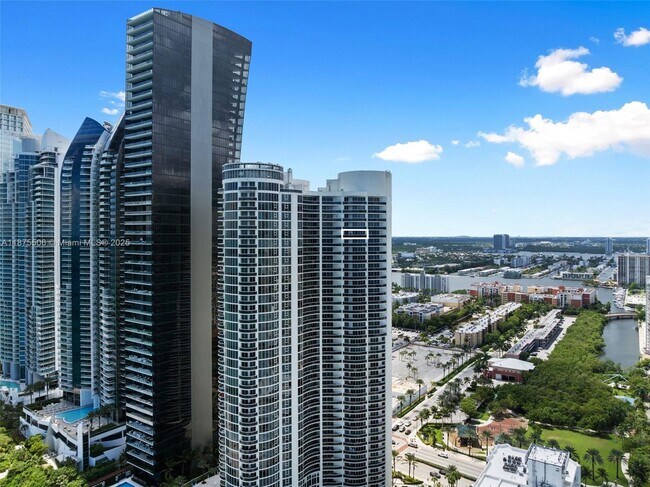 Building Photo - 17201 Collins Ave