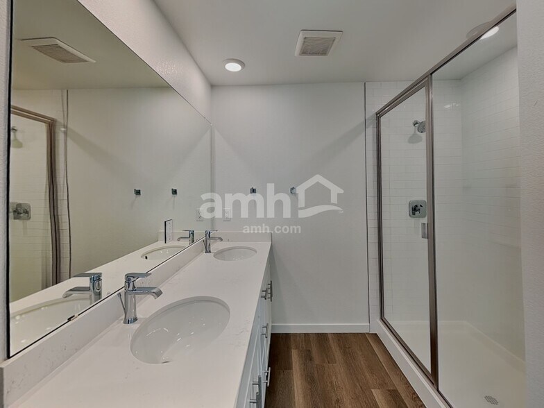 Building Photo - 26142 E Calhoun Pl