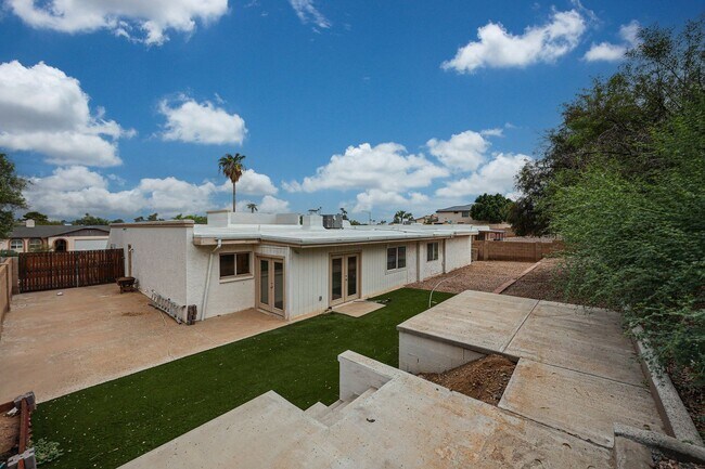Building Photo - 2851 E Acoma Dr