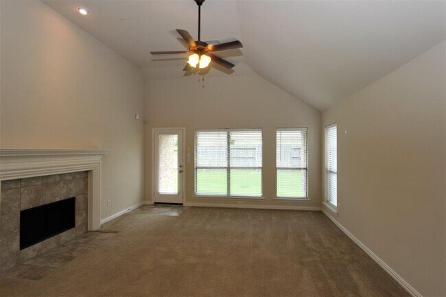 Building Photo - 8902 Peach Oak Crossing