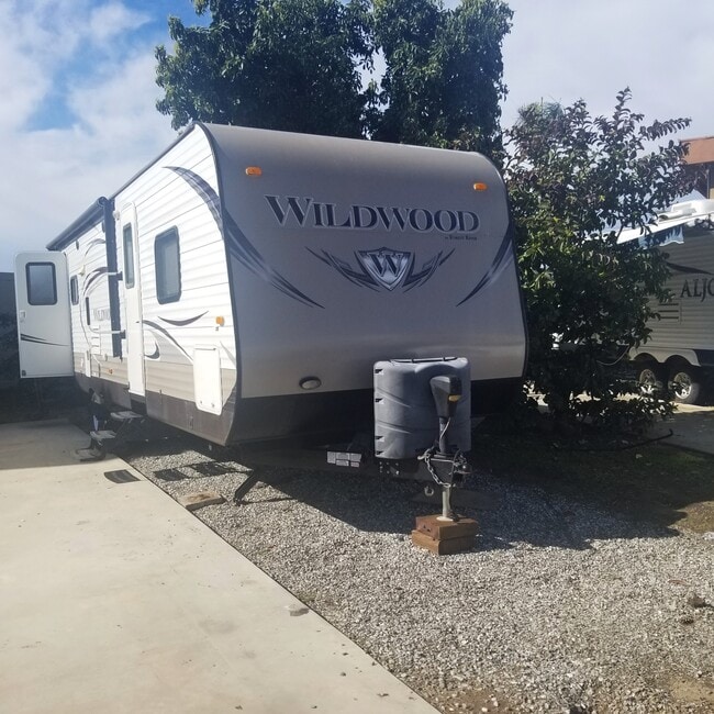 Building Photo - 218 W Carson St