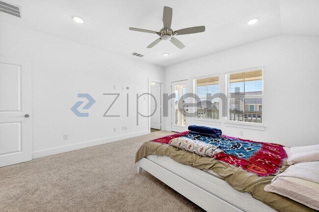 Building Photo - 3140 Eddington Dr