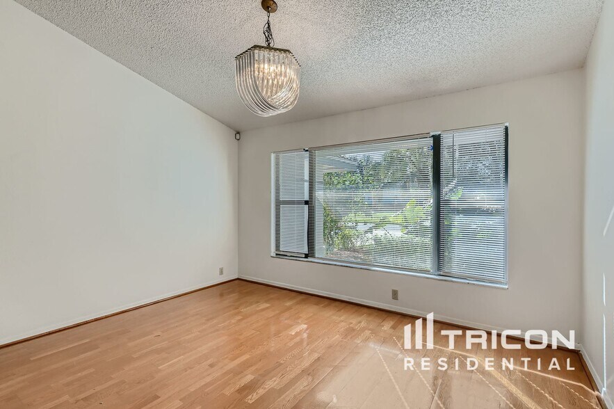 Building Photo - 16147 Vanderbilt Dr