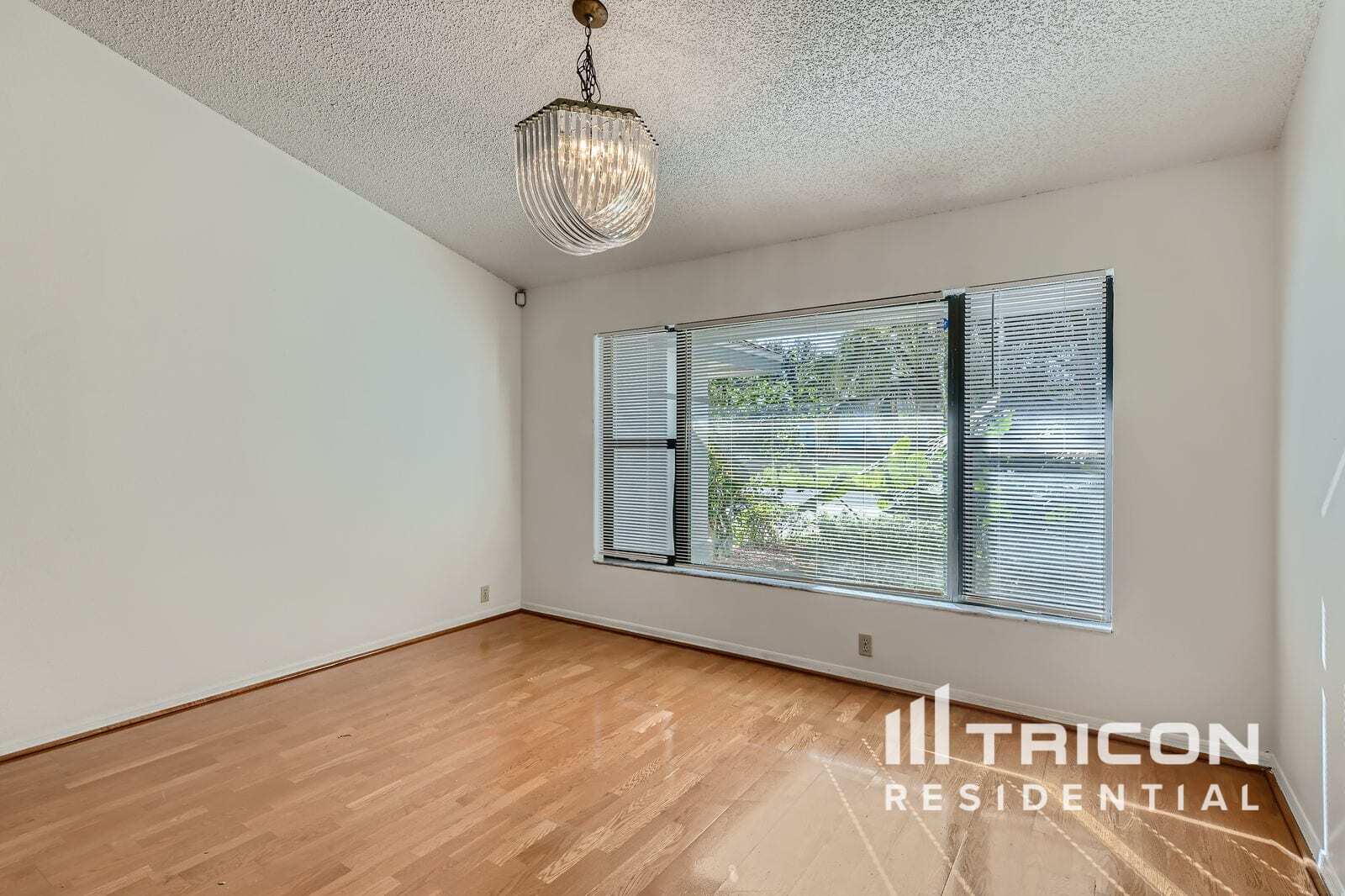 Building Photo - 16147 Vanderbilt Dr