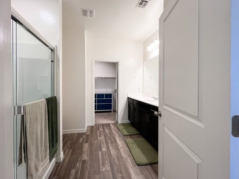 Building Photo - 4590 W Foldwing Dr
