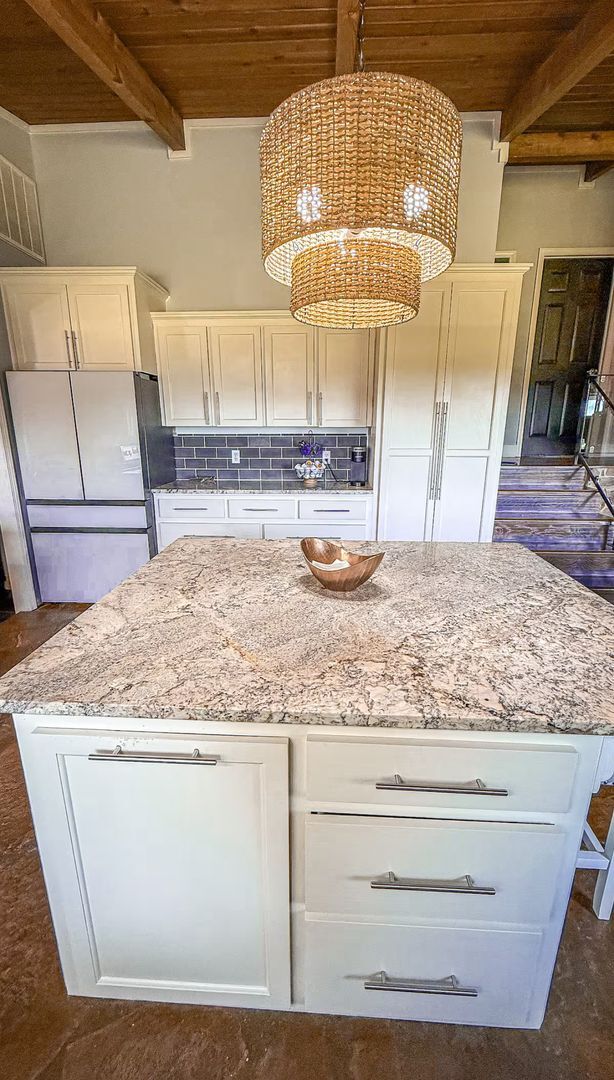 Building Photo - MOVE IN READY!!