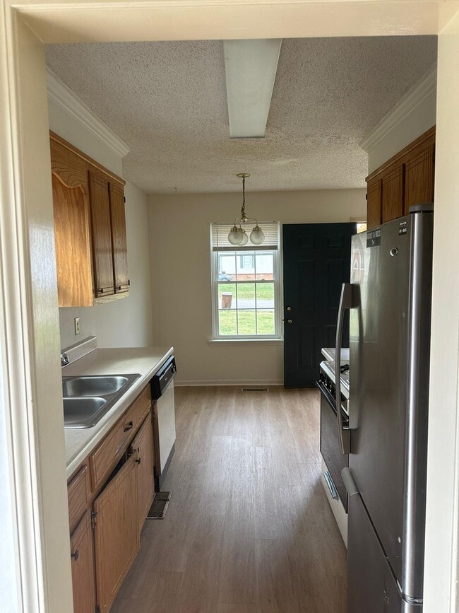 Kitchen - Richmond Road Apartments