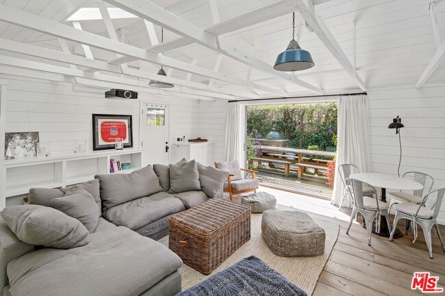 Building Photo - 821 Nowita Pl