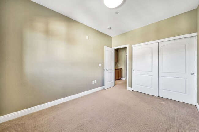 Building Photo - 3-Bedroom Townhome for Rent in Fremont!